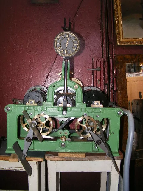 HODINY VĚŽNÍ HODINOVÝ STROJ ! The tower clock ! Die Turmuhr !Zegar wieżowy !