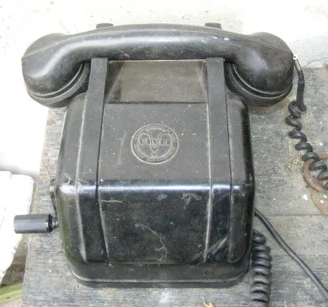 STAROŽITNÝ TELEFON
