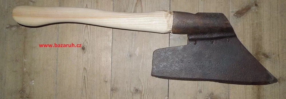 Starožitná tesařská sekera, širočina