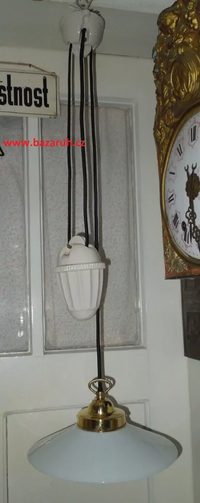 STAHOVACÍ LUSTR STÍNÍTKO STAHOVAČKA
