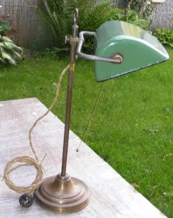 STAROŽITNÁ BANKOVNÍ LAMPA BANKÉŘKA