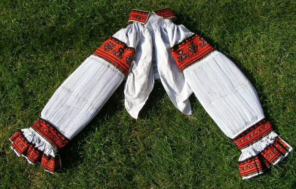 RUKÁVCE KE KROJI DÍVČÍ VLČNOV