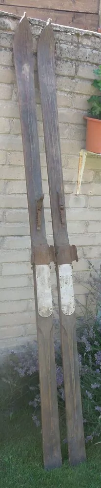 Starožitné dřevěné lyže 200cm