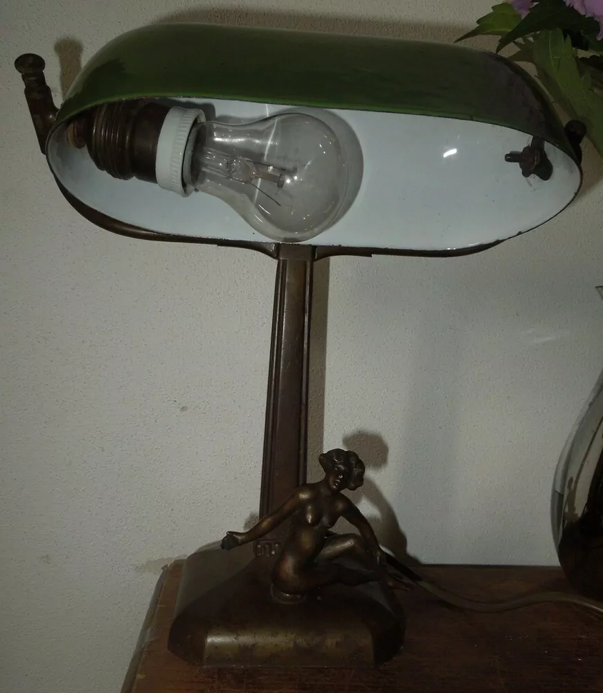 STAROŽITNÁ STOLNÍ LAMPA , LAMPIČKA BANKÉŘKA