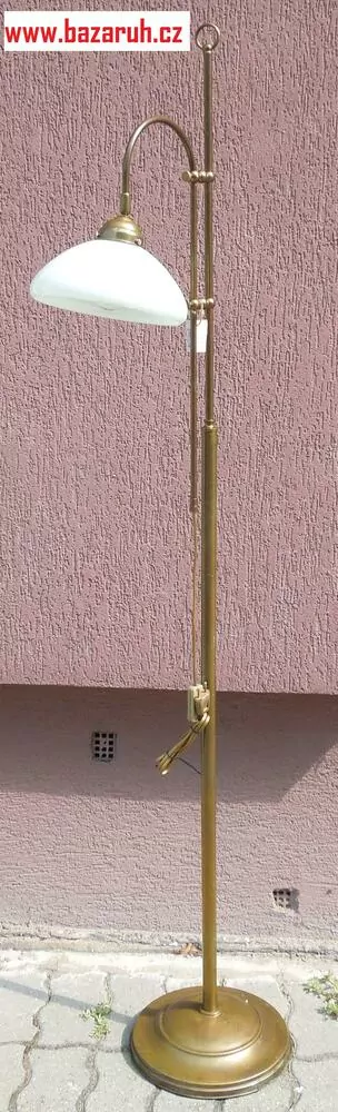 PODLAHOVÁ LAMPA VÝŠKOVĚ NASTAVITELNÁ OTOČNÁ.
