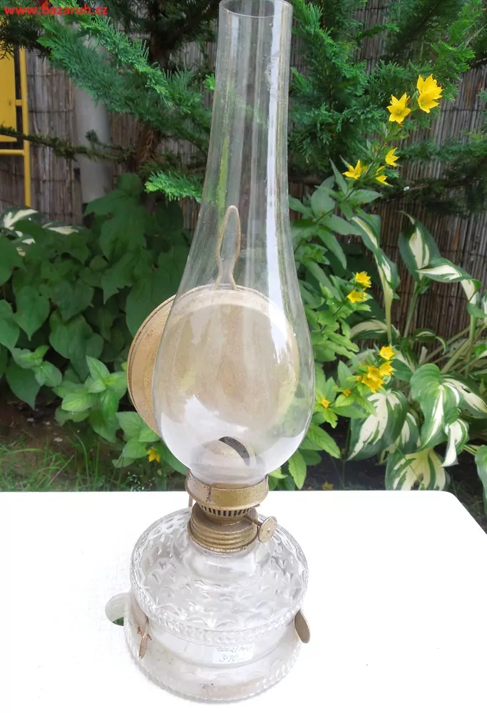 STAROŽITNÁ PETROLEOVÁ LAMPA