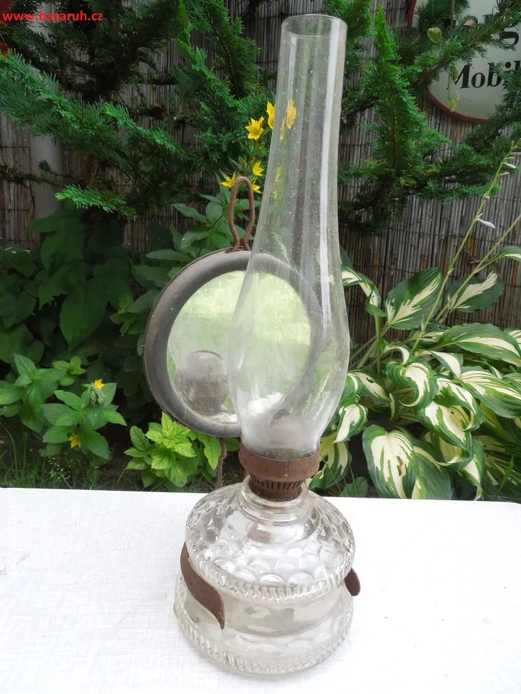STAROŽITNÁ PETROLEJOVÁ LAMPA