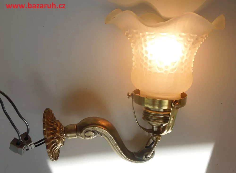 LAMPIČKA NÁSTĚNNÁ ELEKTRICKÁ 1 KS