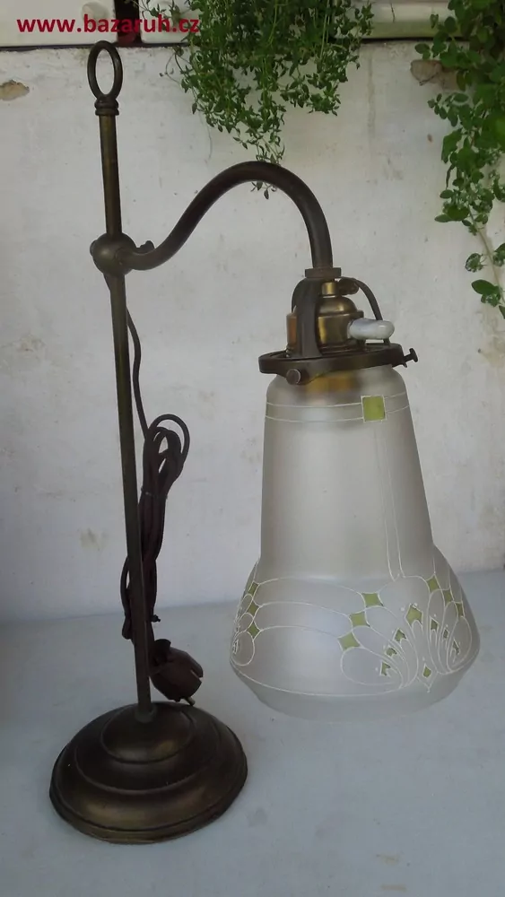 STAROŽITNÁ STOLNÍ MOSAZNÁ LAMPA ELEKTRICKÁ