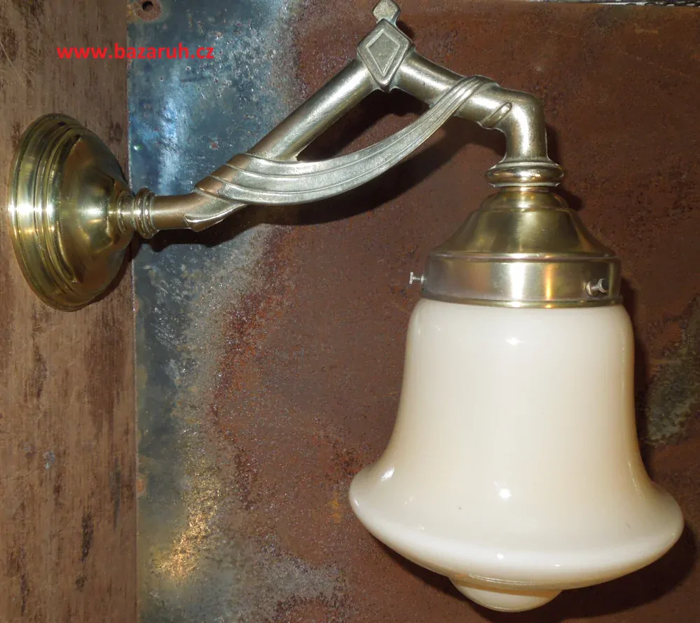 LAMPIČKA NA STĚNU LAMPA ELEKTRICKÁ