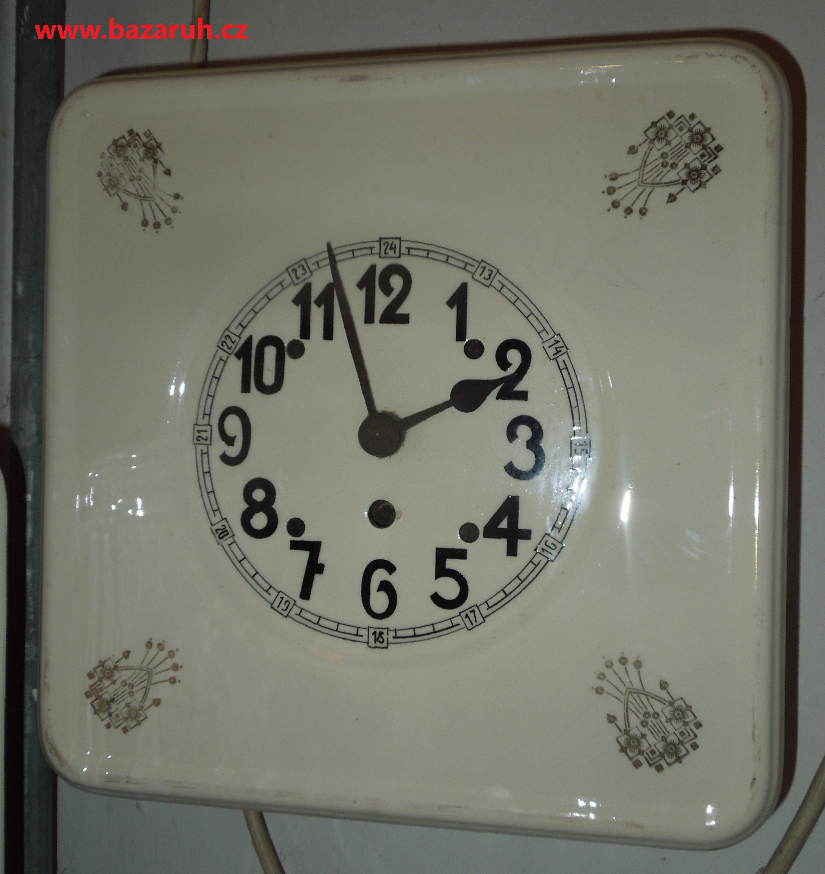 HODINY NÁSTĚNNÉ PORCELÁNOVÉ