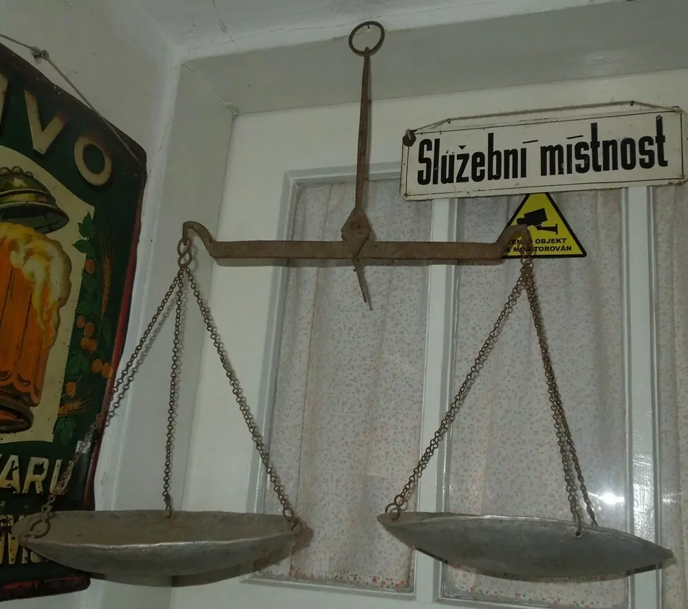 STAROŽITNÁ VÁHA VÁHY ZÁVĚSTNÉ