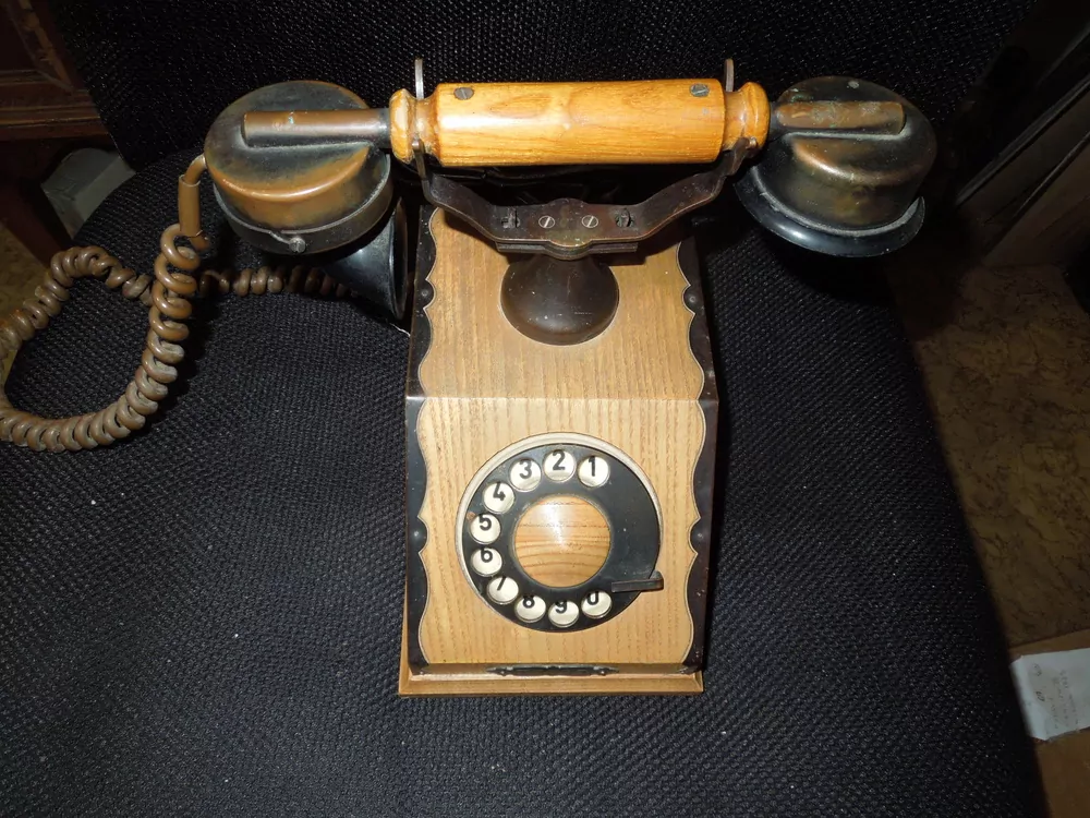 STAROŽITNÝ TELEFON TESLA PĚKNÁ DEKORACE