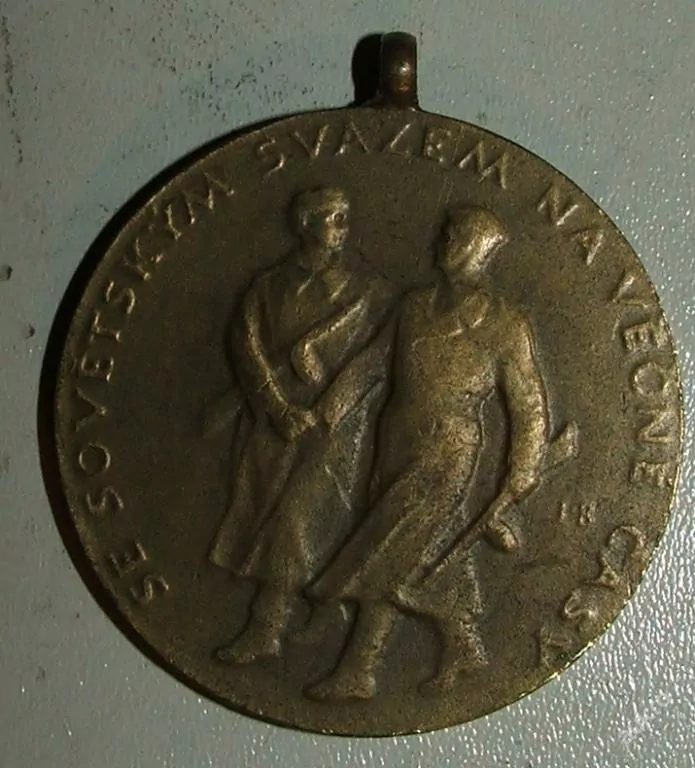 ČEST A SLÁVA DUKELSK HRDINŮM SE SOVĚTSKÝM SVAZEM