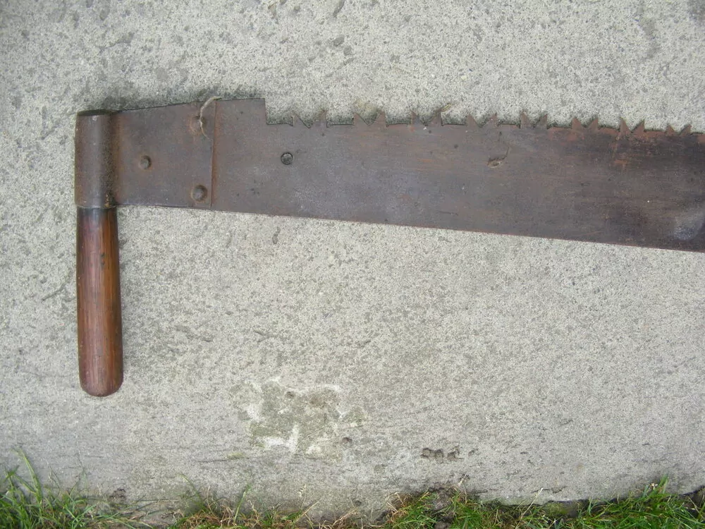 PILA BŘICHATKA DÉLKA 135  CM
