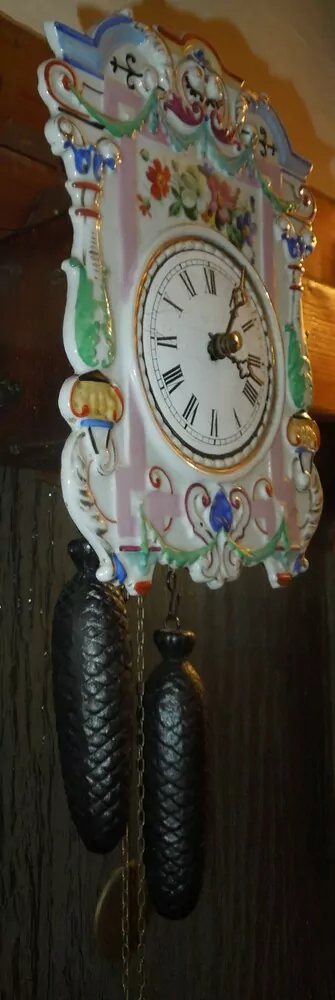 PORCELÁNOVÉ HODINY ZÁVAŽOVÉ