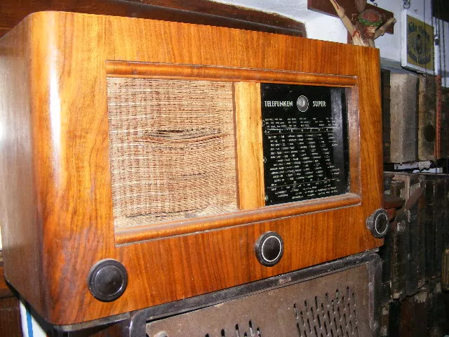 RÁDIO TELEFUNKEN SUPER