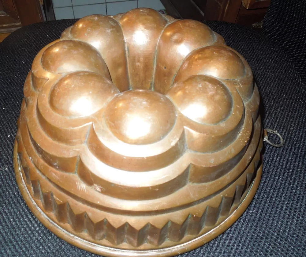 STAROŽITNÁ MĚDĚNÁ BÁBOVKA FORMA