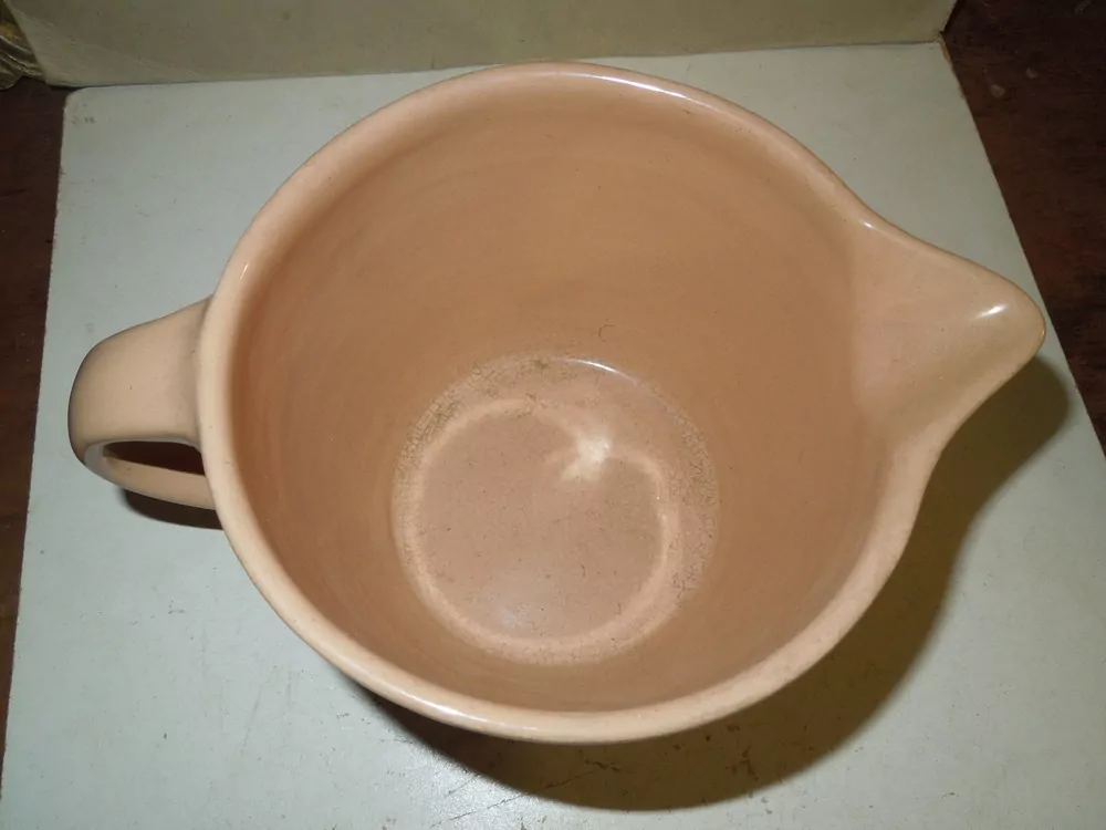 KERAMIKA NÁDOBA S UCHEM