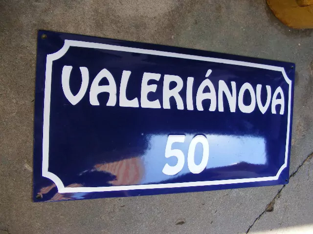 PLECHOVÁ SMALTOVÁ CEDULE VALERIÁNOVÁ 50