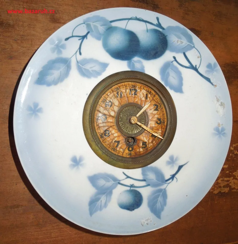 STAROŽITNOST HODINY KUCHYŇSKÉ PORCELÁNKY , PORCELÁNOVÉ NA ZEĎ MODRÉ JABLKA