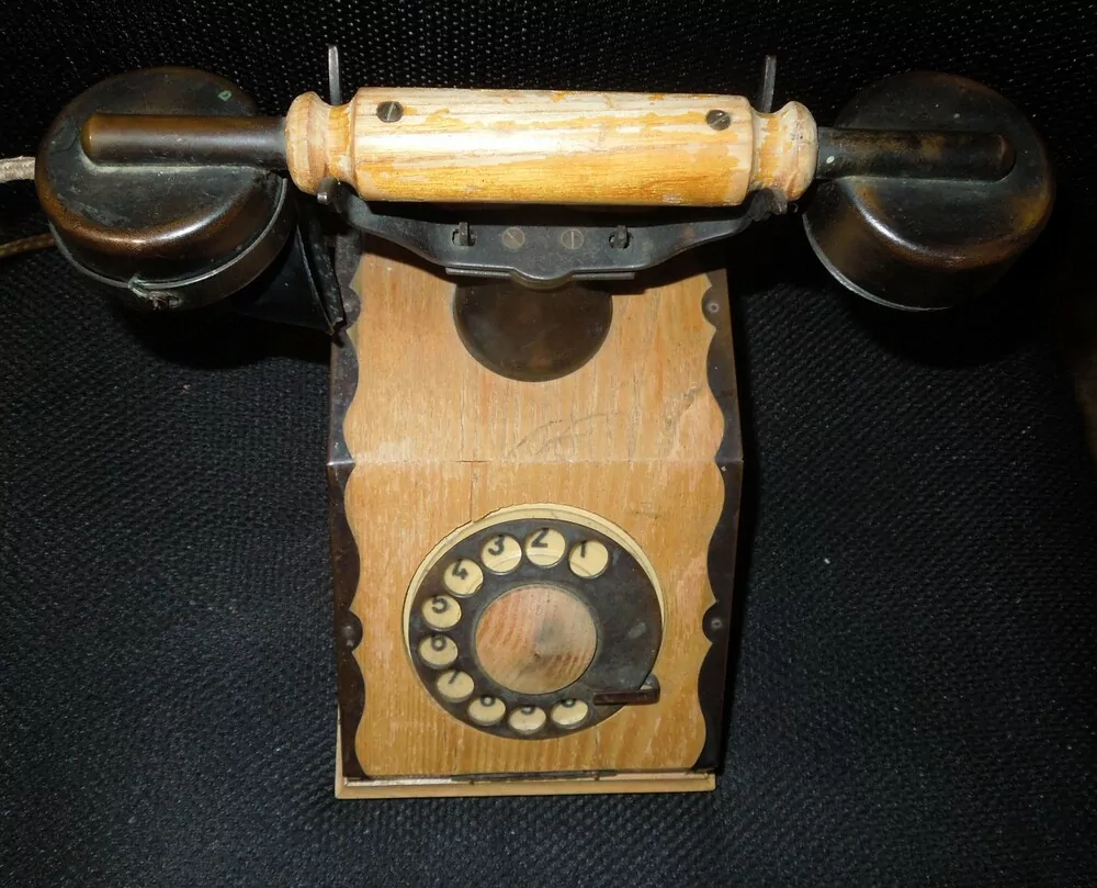 STAROŽITNÝ TELEFON TESLA NA DEKORACI