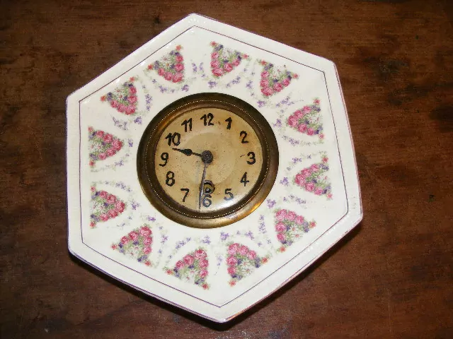 STAROŽITNOST HODINY RŮŽE RŮŽIČKY PORCELÁNOVÉ KUCHYŇSKÉ ZNAČENÉ 
