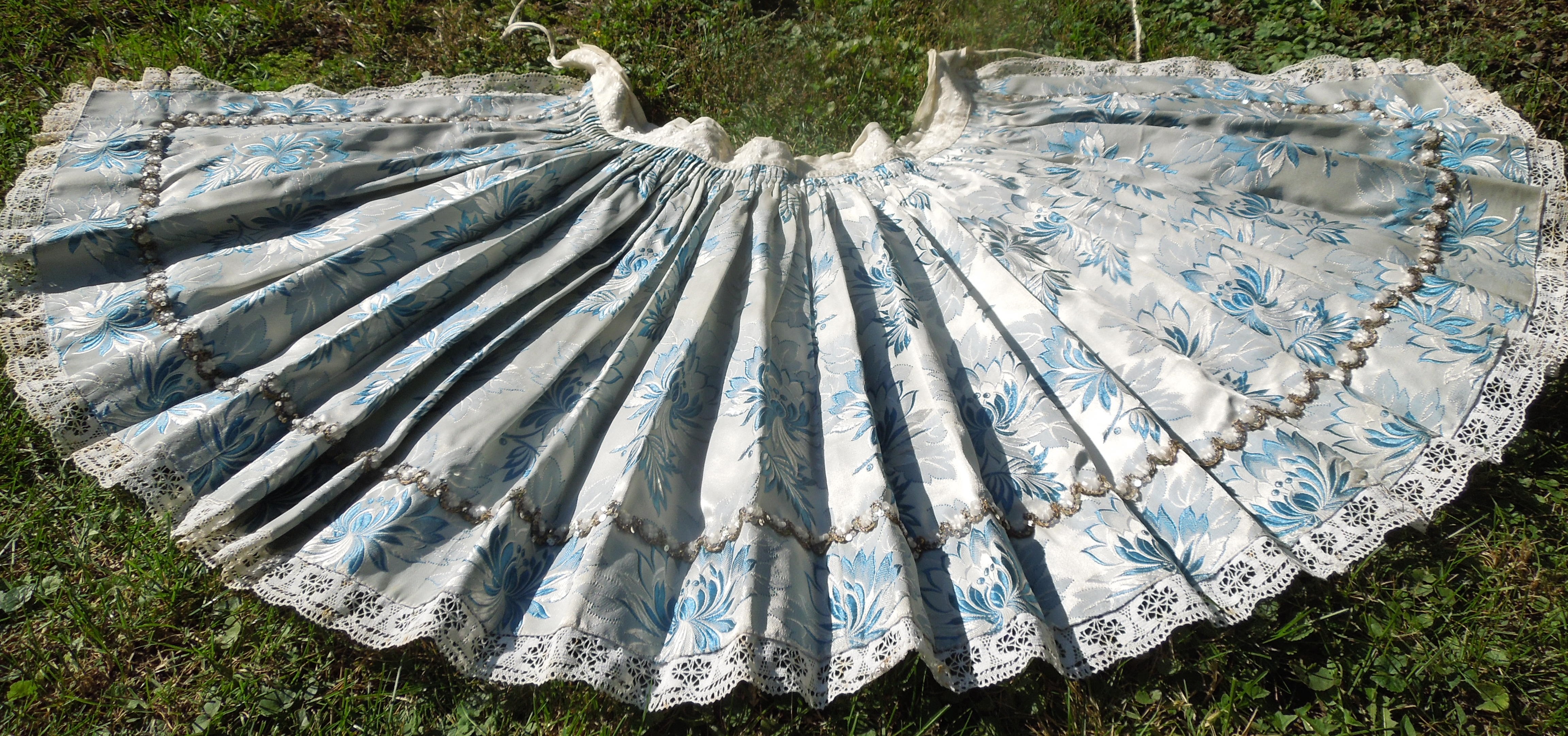 KROJ FĚRTŮŠEK BROKÁTOVÝ STŘÍBRNO TYRKYSOVÝ