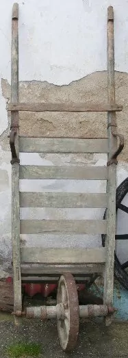 STAROŽITNÝ TRAKAŘ