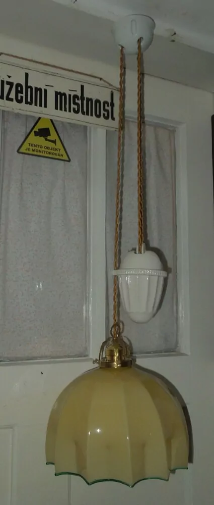 STAHOVACÍ LUSTR STÍNÍTKO STAHOVAČKA