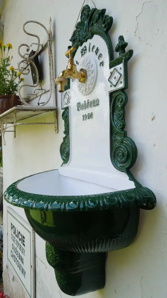 ZAHRADNÍ VÝLEVKA BASSENA 1926