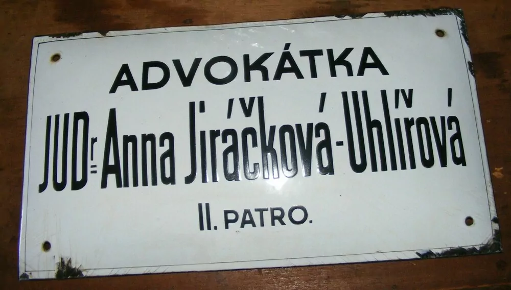 PLECHOVÁ CEDULE SMALTOVÁ ADVOKÁTKA JIRÁČKOVÁ - UHLÍŘOVÁ