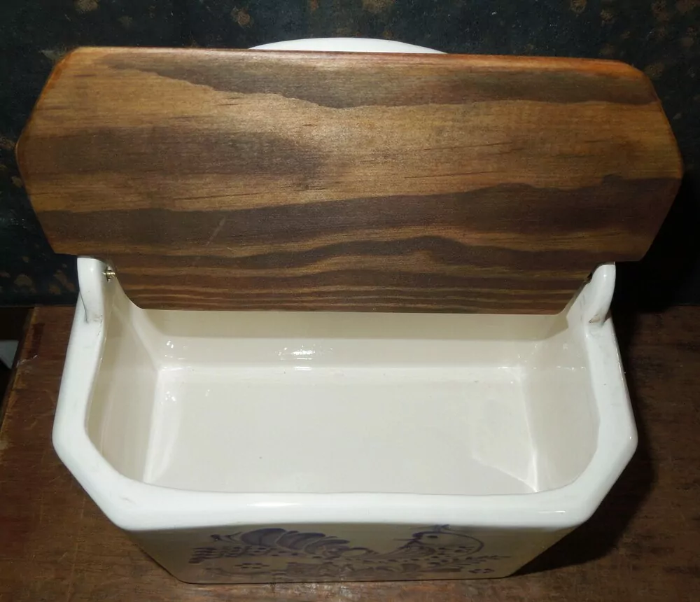 PORCELÁNOVÝ KOŘENKA DOZA NA ZEĎ