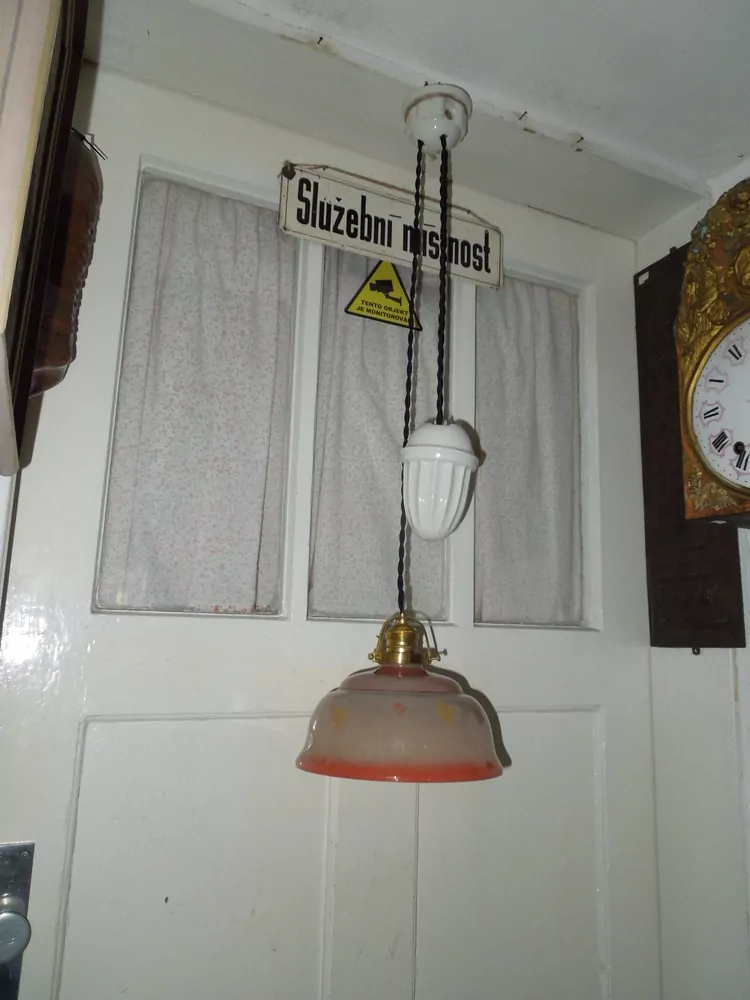 STAHOVACÍ LUSTR STÍNÍTKO STAHOVAČKA
