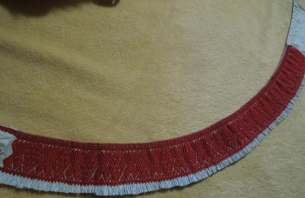 KROJ RUČNĚ VYŠÍVANÁ FORMA (PÁSEK) Z FĚRTOCHU