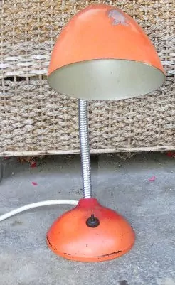 STAROŽITNÁ STOLNÍ LAMPA