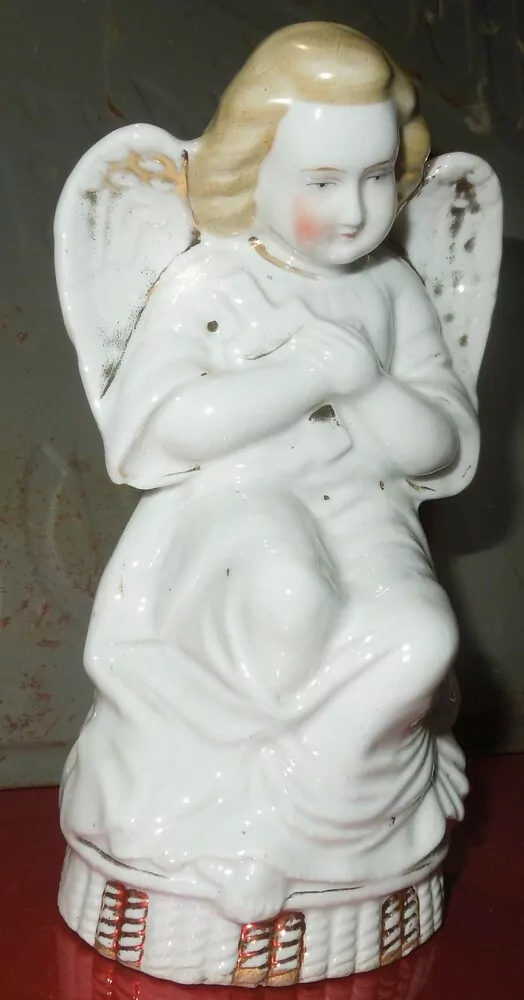 SOCHA SVATÁ PORCELÁN ANDĚL 16,5 CM