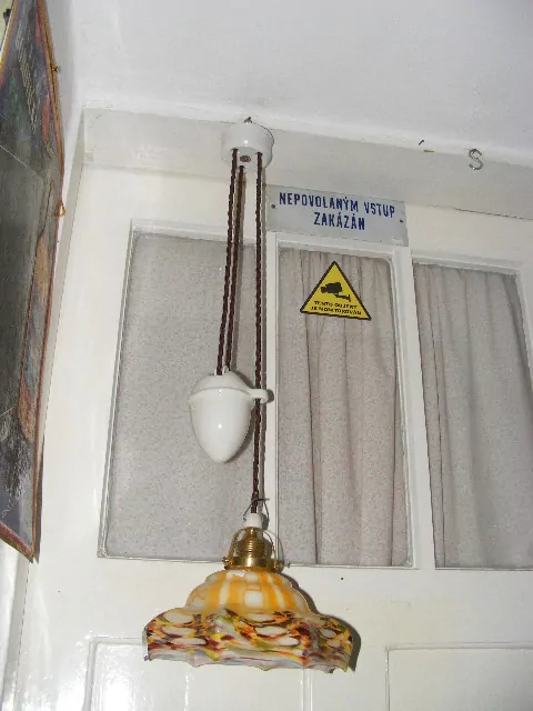 STAHOVACÍ LUSTR STÍNÍTKO STAHOVAČKA