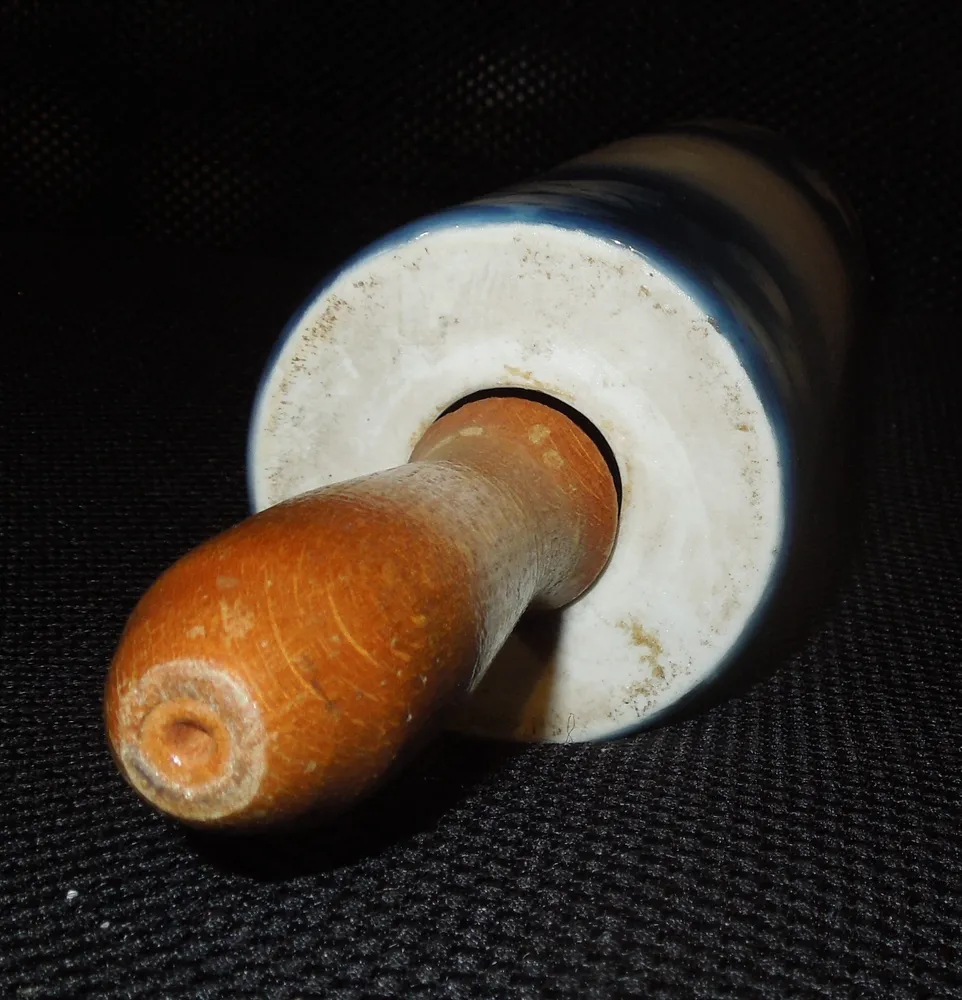 PORCELÁNOVÝ VÁLEČEK modré třešně