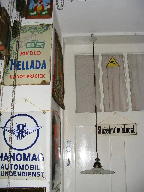 STARÝ LUSTR STÍNÍTKO