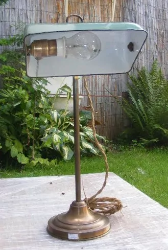 STAROŽITNÁ BANKOVNÍ LAMPA BANKÉŘKA