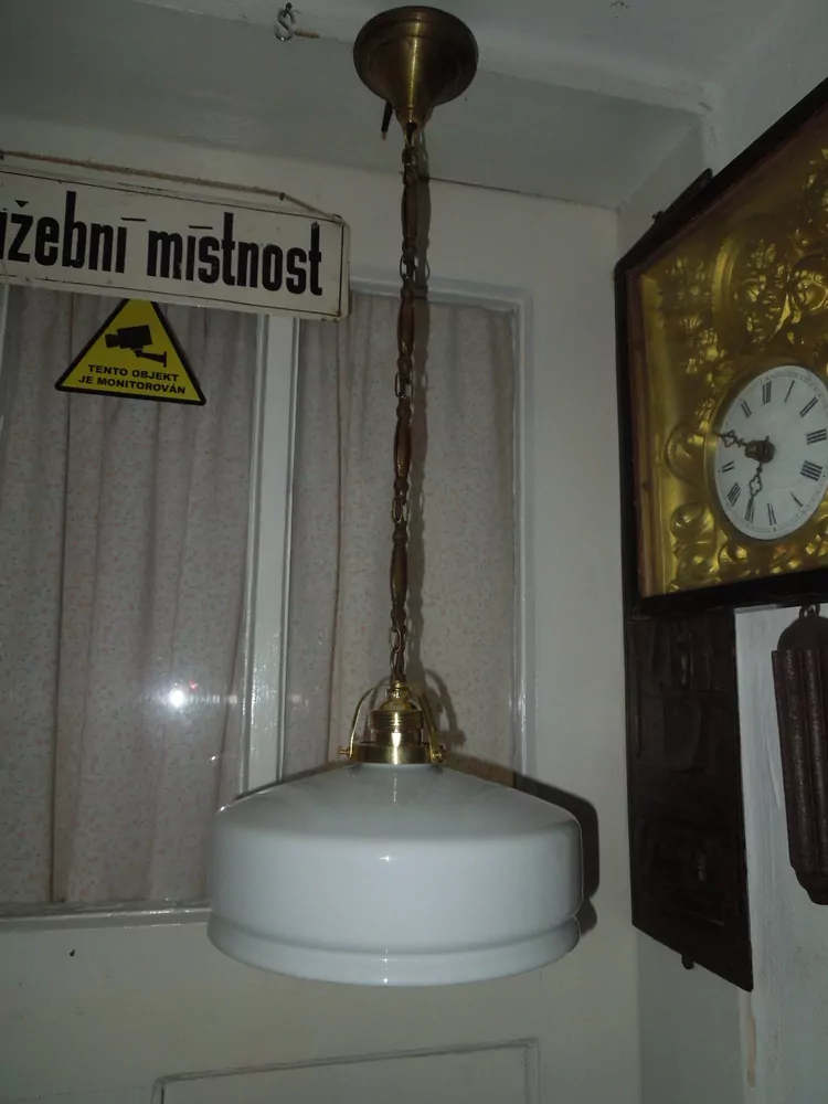 STARÝ LUSTR STÍNÍTKO