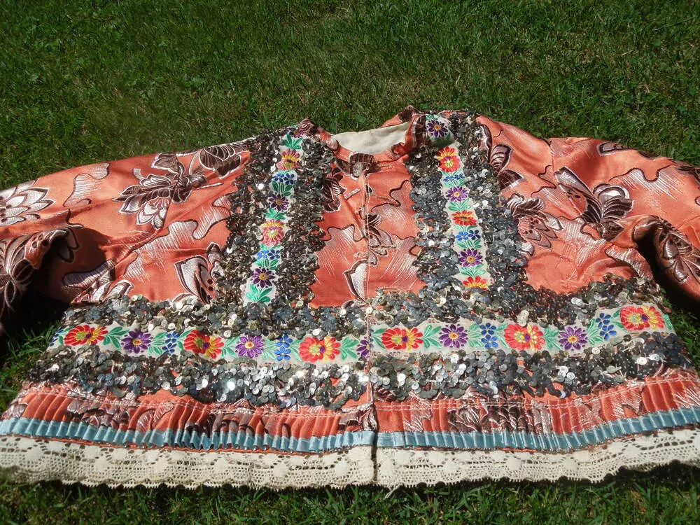 JUPKA KE KROJI REZAVÁ S HNĚDO-STŘÍBRNÝMI KVĚTY