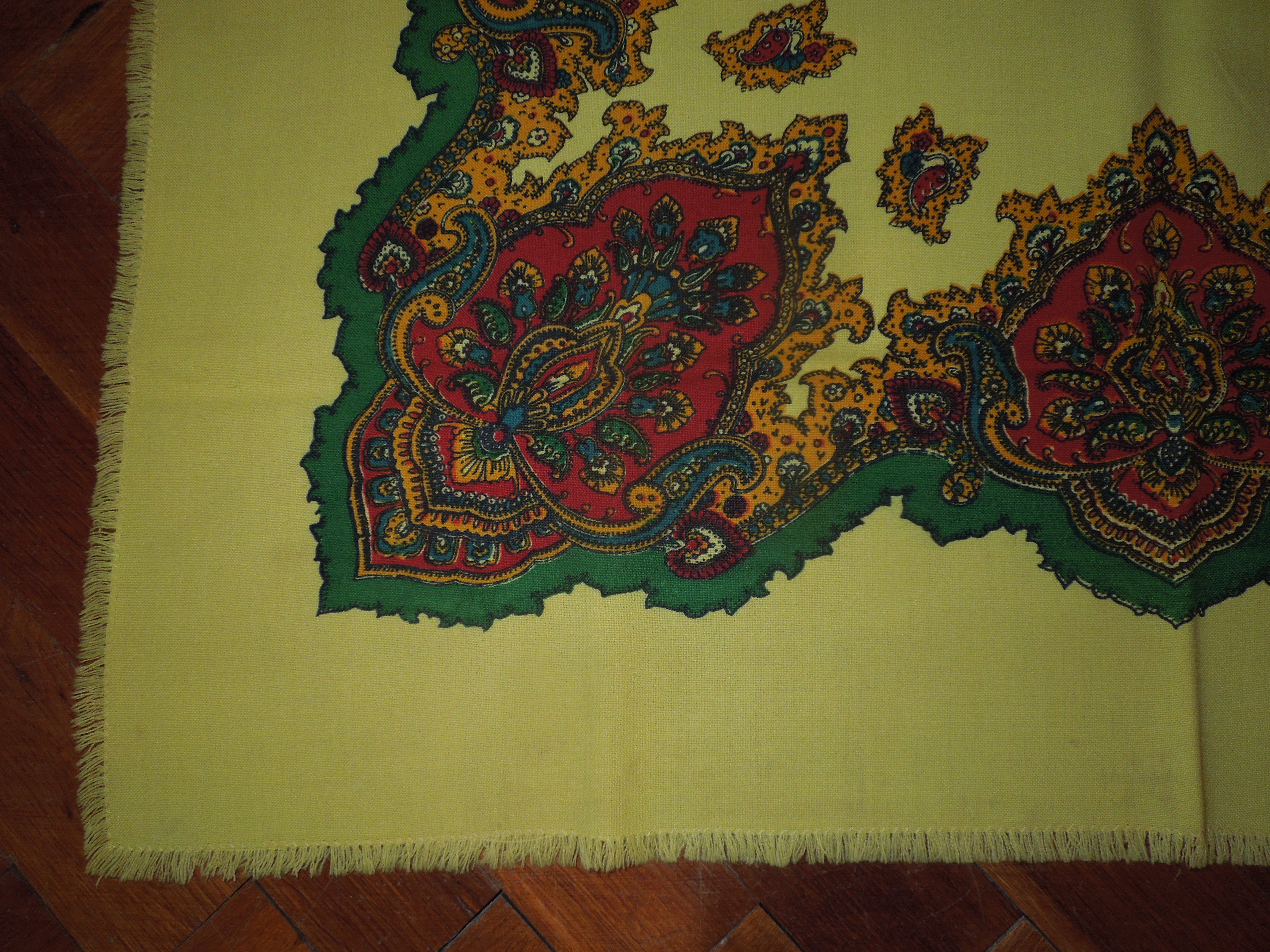 KROJ ŠÁTEK ŽLUTÝ