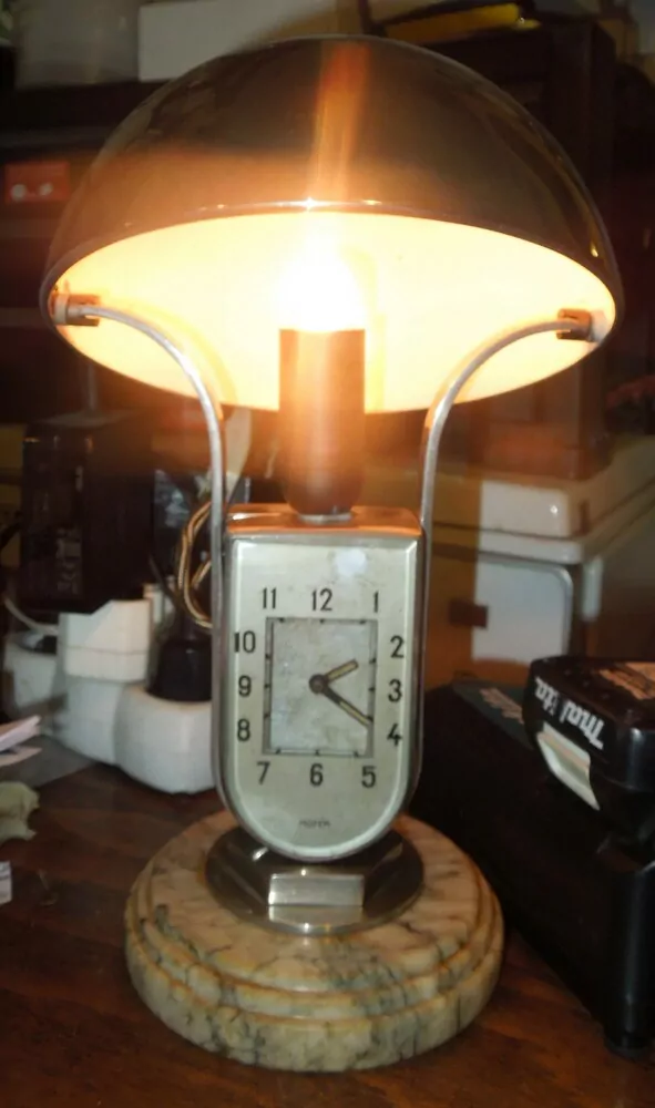 HODINY STOLNÍ KRBOVÉ V LAMPIČCE S BUDÍKEM ART DECO