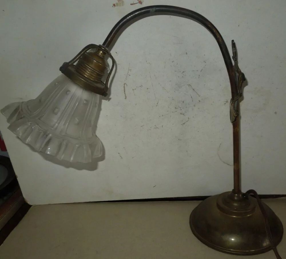 STAROŽITNÁ STOLNÍ LAMPA , LAMPIČKA