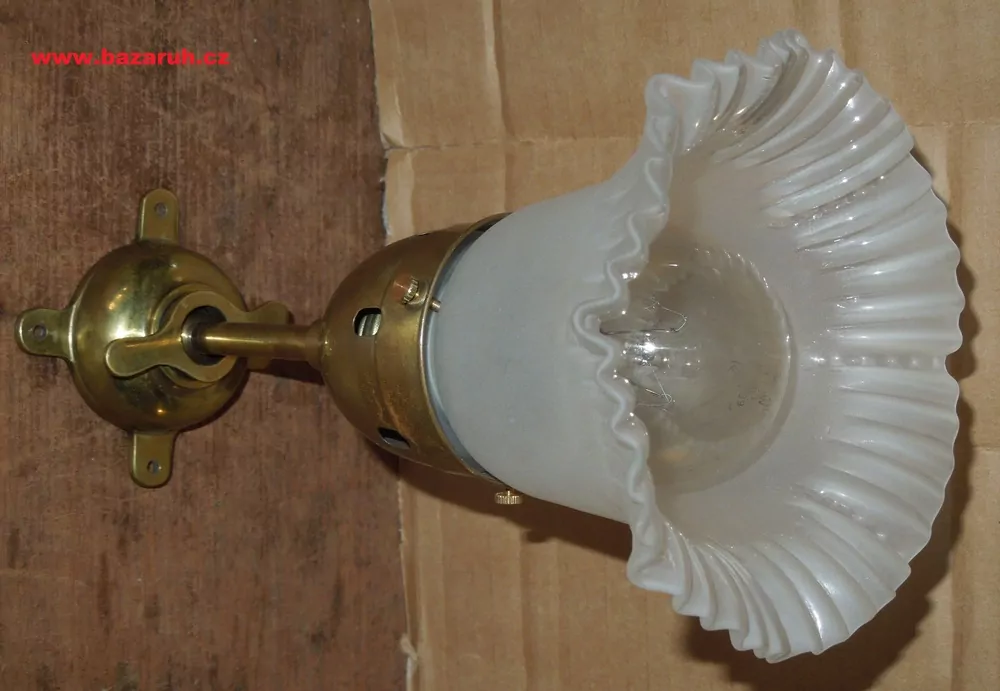 STAROŽITNÁ STOLNÍ, NÁSTĚNNÁ NEBO STRPNÍ  LAMPA S KLOUBEM