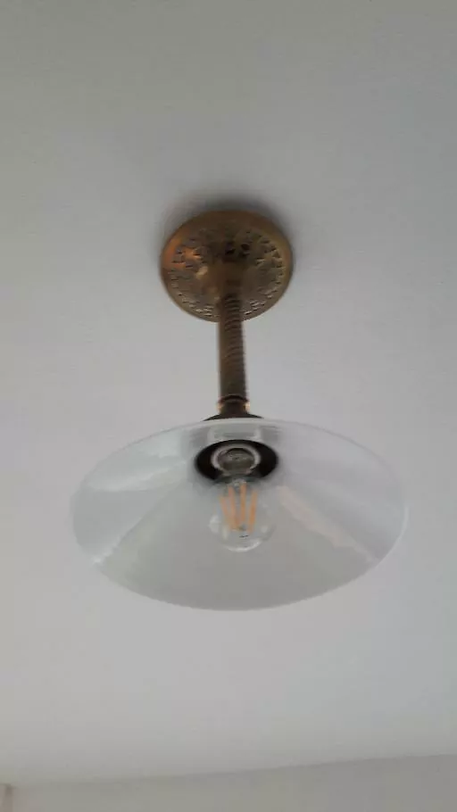 Montáž stahovacích lustrů a stropnic příklad