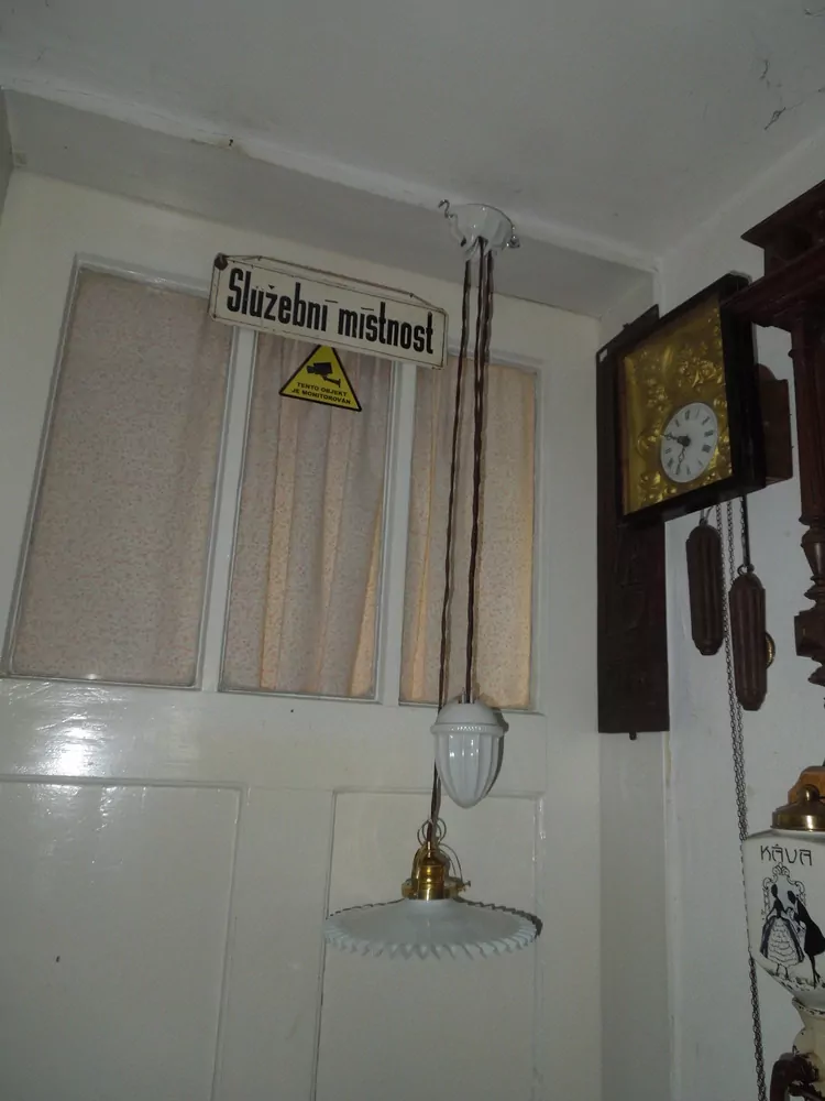STAHOVACÍ LUSTR STÍNÍTKO STAHOVAČKA