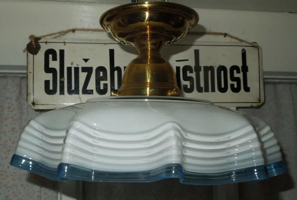 STAROŽITNOST STROPNICE 1 KS LUSTR STÍNÍTKO ŠIRM 